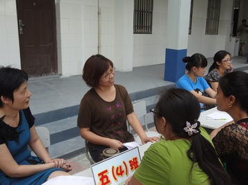 雙河新村小學(xué)舉辦“教育咨詢暖人心，家校共育促成長(zhǎng)”教育咨詢服務(wù)活動(dòng)